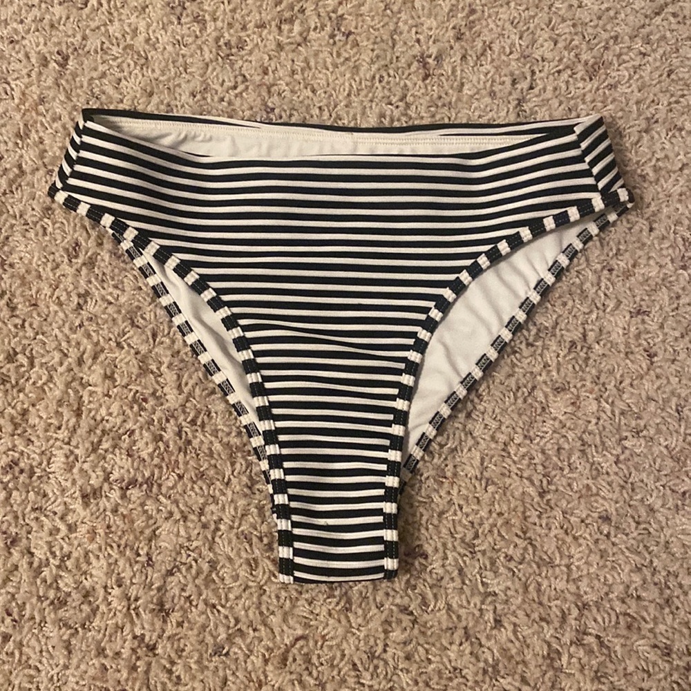 Small high wasted swimsuit bottom